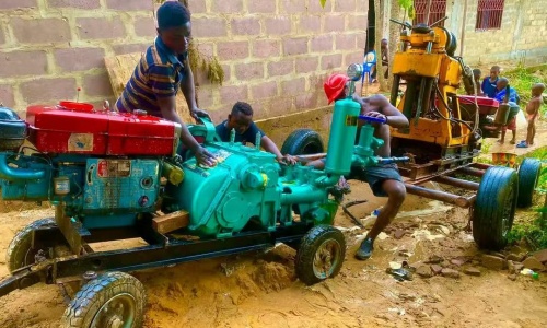 YES-200D diesel hydraulic drilling rig worked in Mali(图1) YES-200D diesel hydraulic drilling rig worked in Mali(图1)