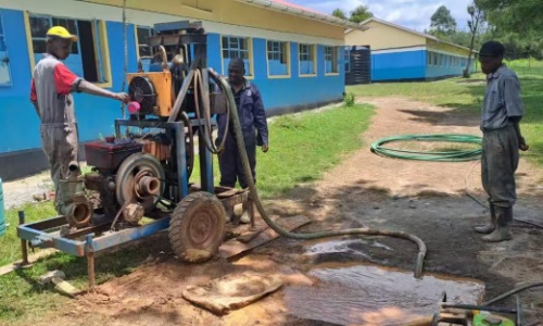 YES-150D diesel hydraulic drilling rig worked in Kenya(图1) YES-150D diesel hydraulic drilling rig worked in Kenya(图1)